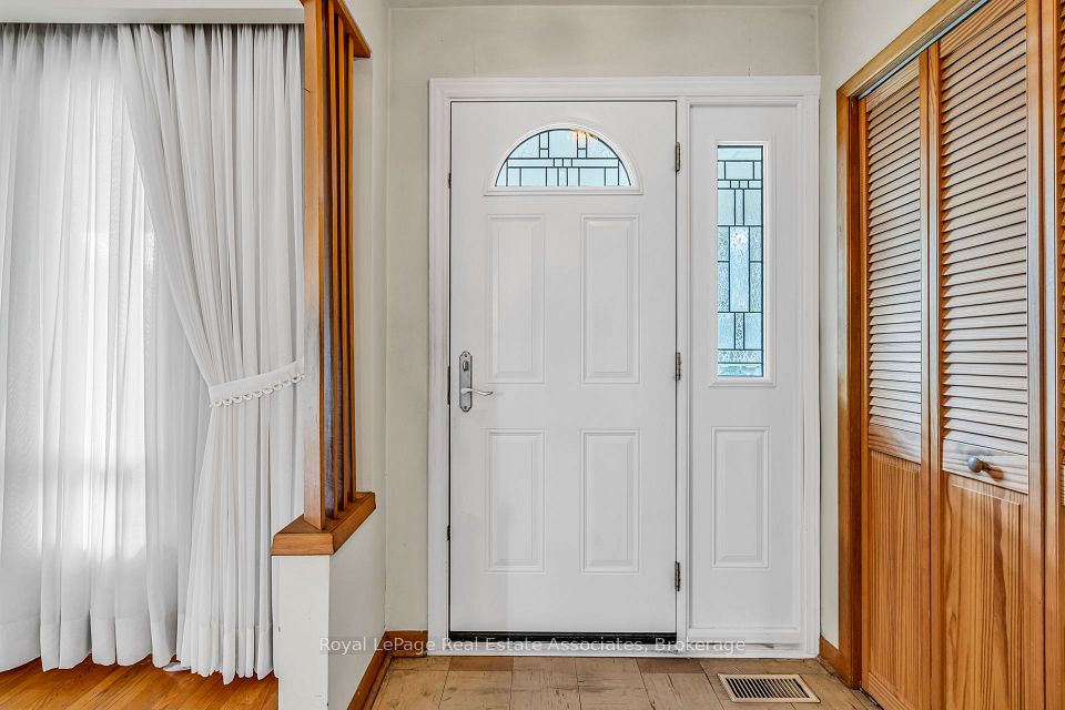 59 Stapleton Drive, Toronto, ON M9R 2Z8 5