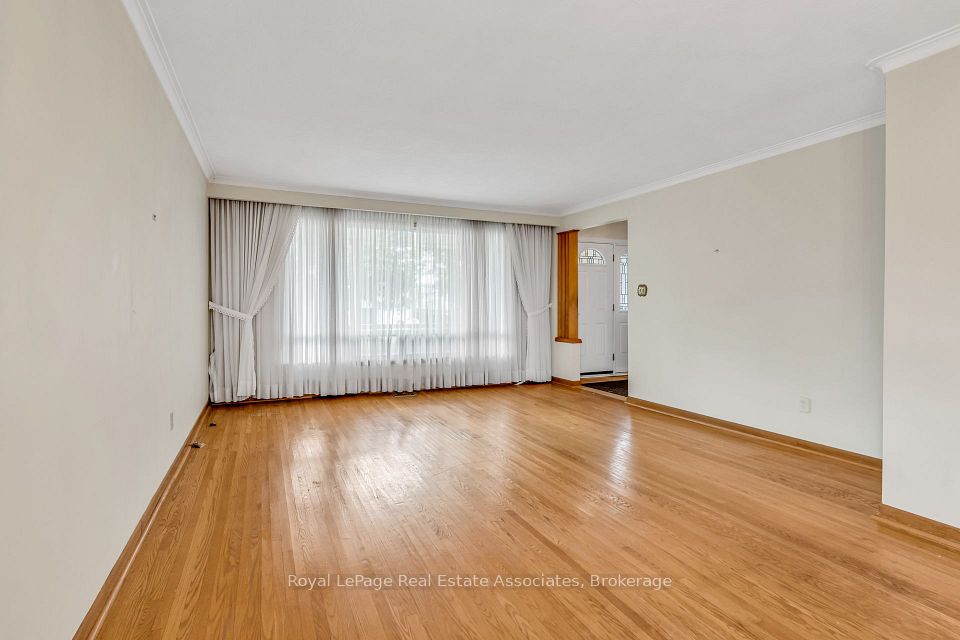 59 Stapleton Drive, Toronto, ON M9R 2Z8 8