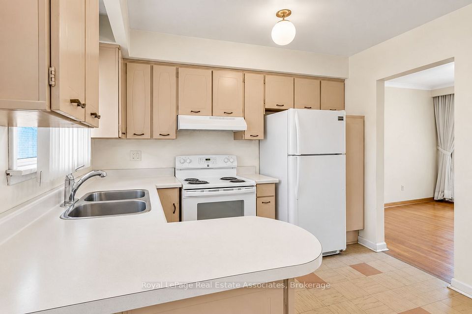 59 Stapleton Drive, Toronto, ON M9R 2Z8 16