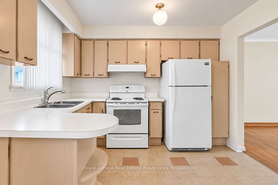 59 Stapleton Drive, Toronto, ON M9R 2Z8 15