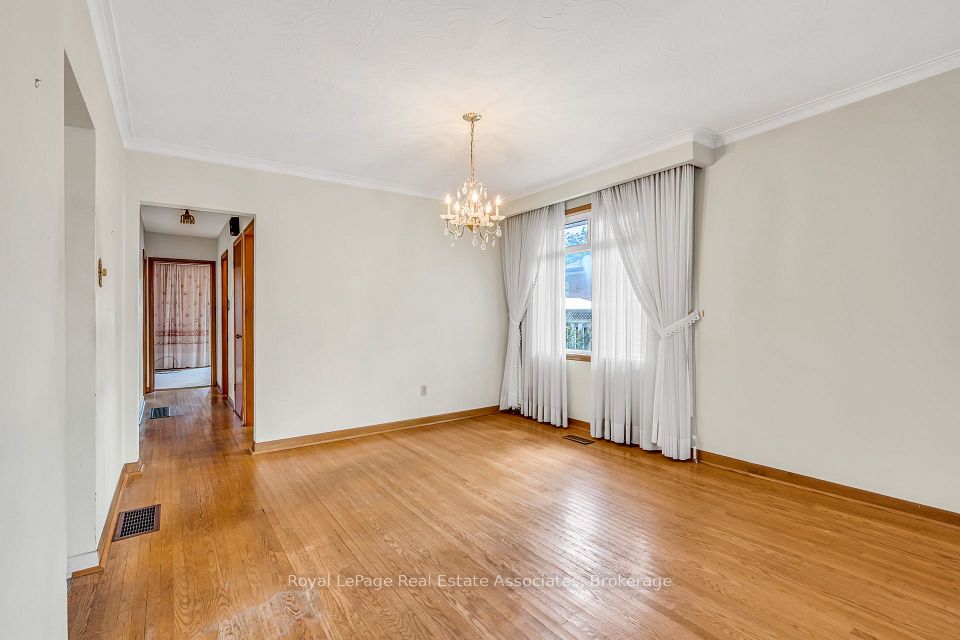 59 Stapleton Drive, Toronto, ON M9R 2Z8 13
