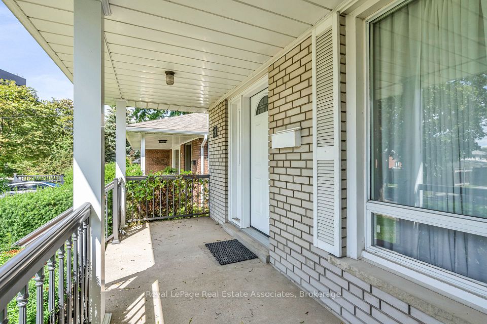 59 Stapleton Drive, Toronto, ON M9R 2Z8 4