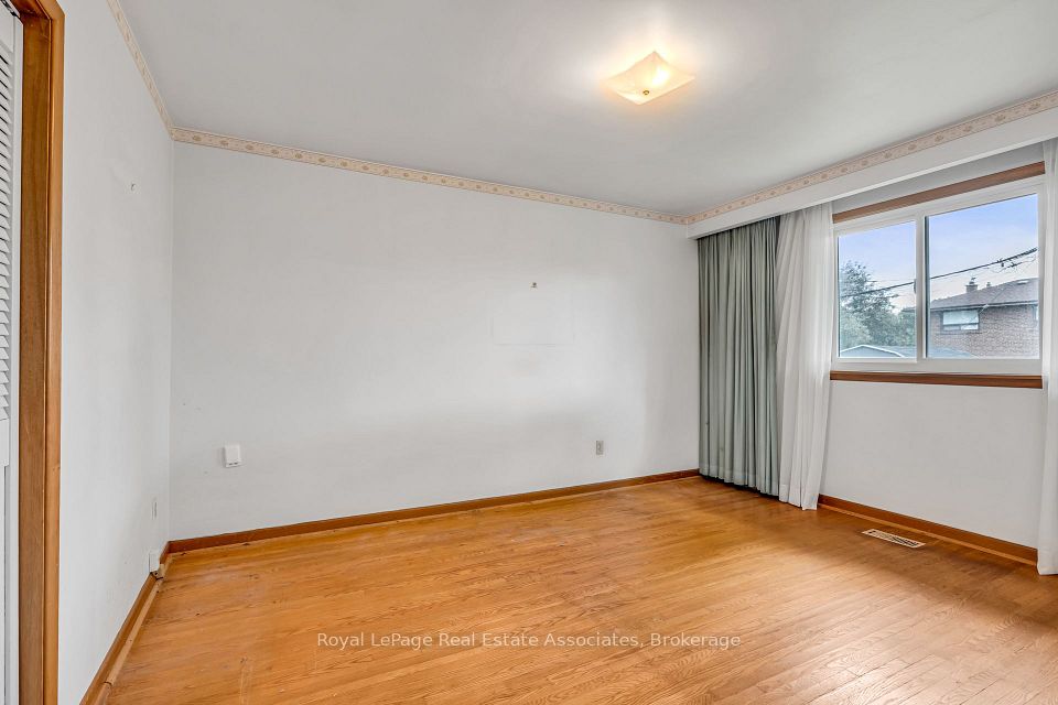 59 Stapleton Drive, Toronto, ON M9R 2Z8 21
