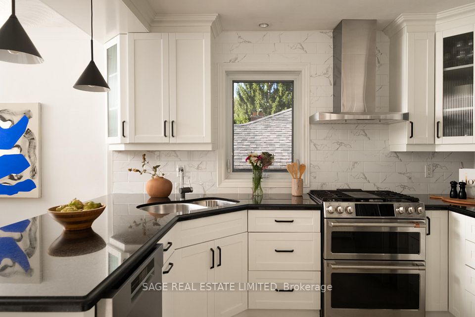 147 Thompson Avenue, Toronto, ON M8Y 2V2 15