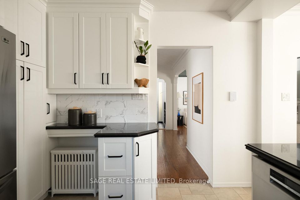 147 Thompson Avenue, Toronto, ON M8Y 2V2 17