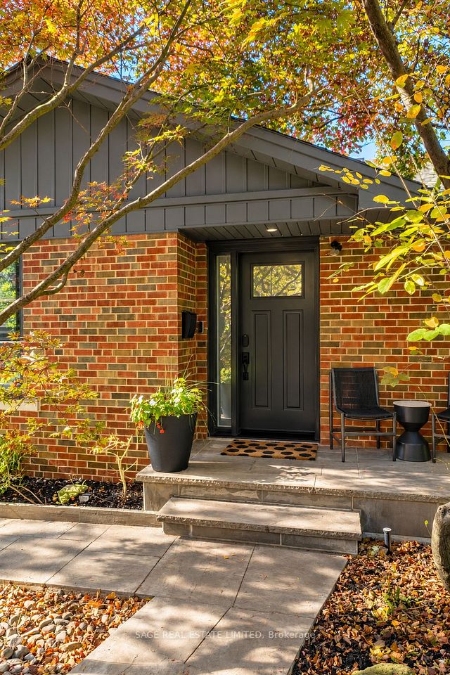 147 Thompson Avenue, Toronto, ON M8Y 2V2 3
