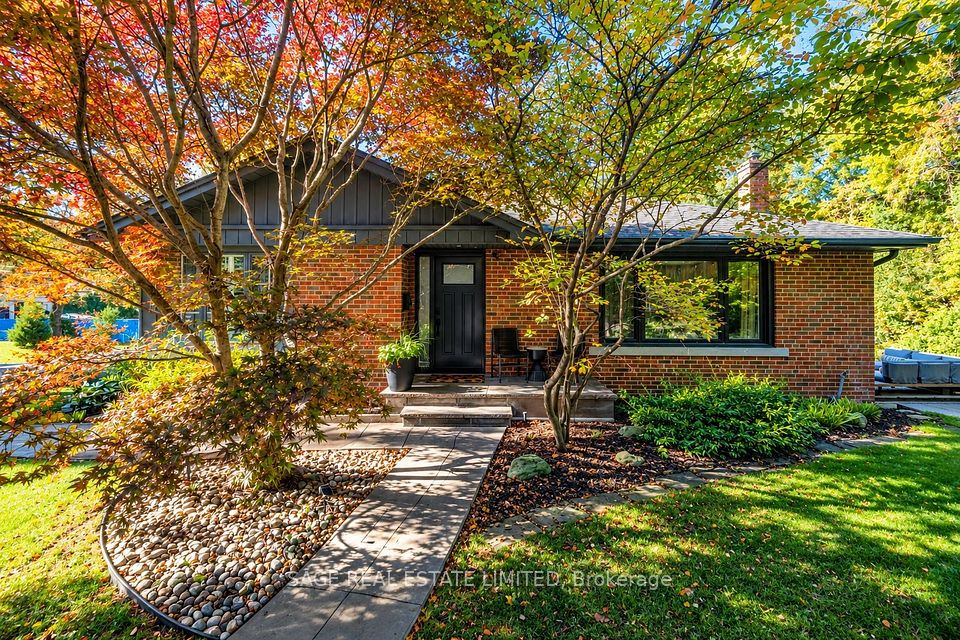147 Thompson Avenue, Toronto, ON M8Y 2V2 2