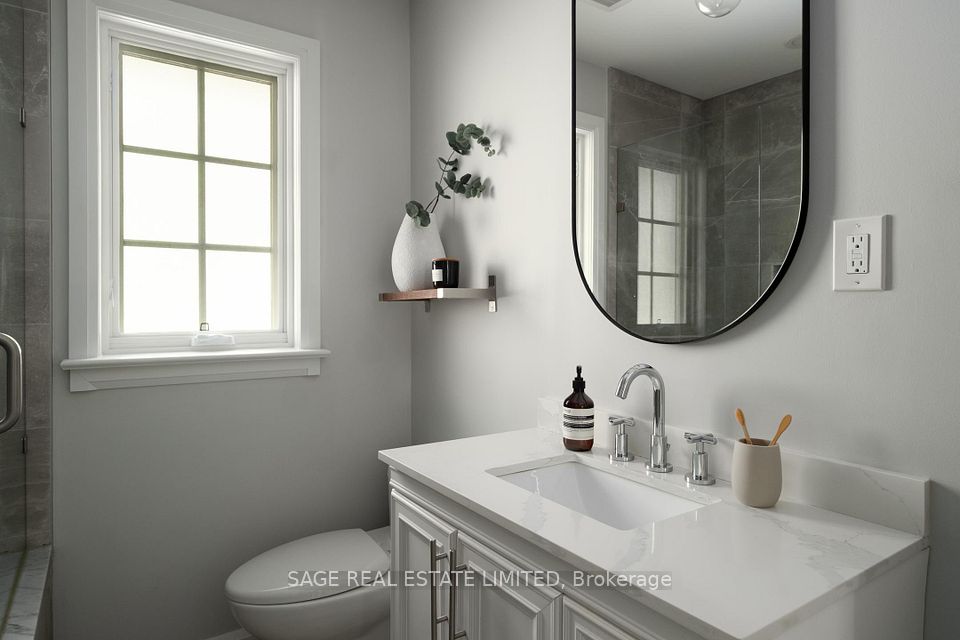 147 Thompson Avenue, Toronto, ON M8Y 2V2 25
