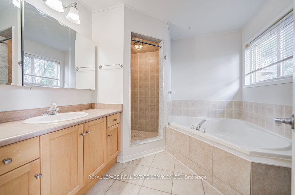 3784 Oland Drive, Mississauga, ON L5M 6M7 22