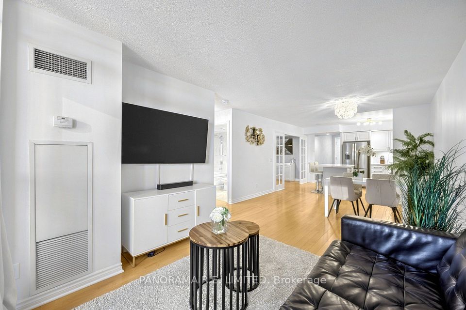 5233 Dundas Street W 723, Toronto, ON M9B 6M1 3
