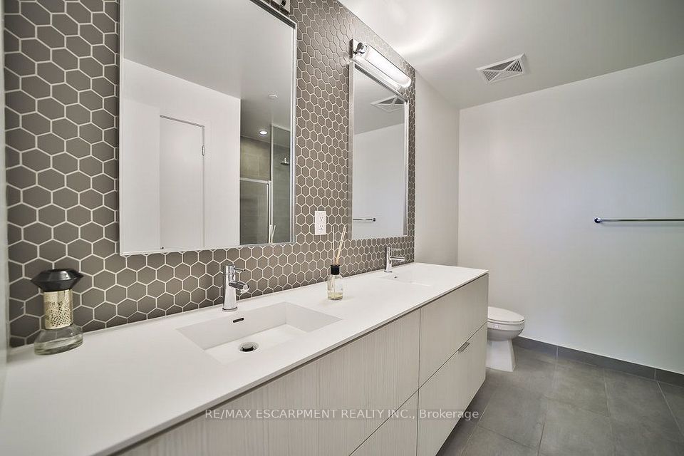 2530 Eglinton Avenue W 102, Mississauga, ON L5M 0Z5 13