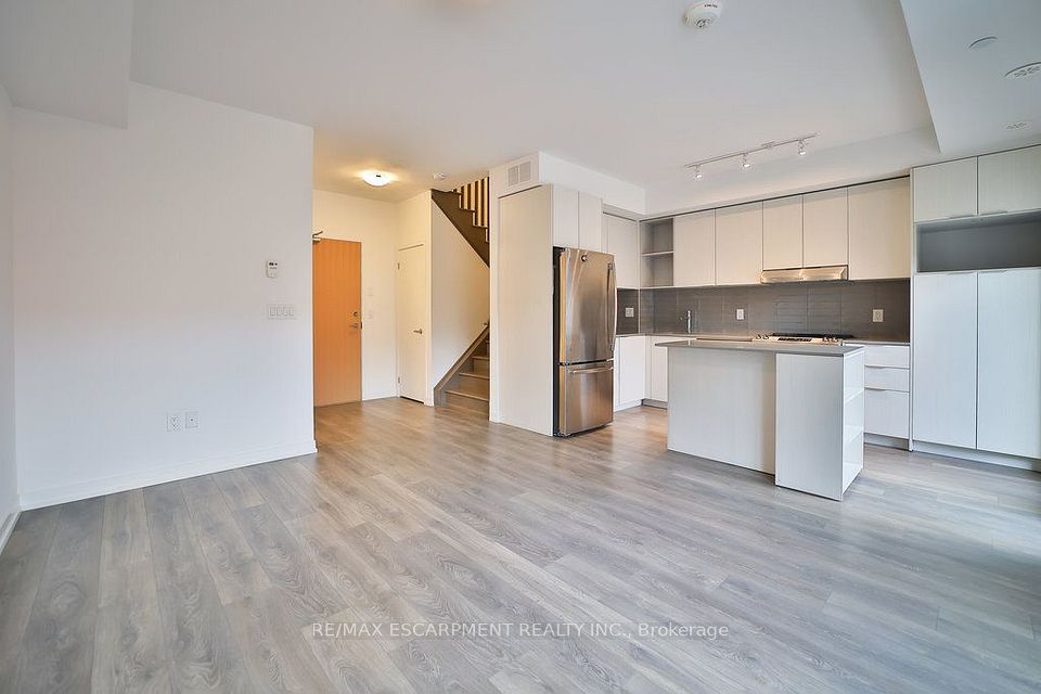 2530 Eglinton Avenue W 102, Mississauga, ON L5M 0Z5 4