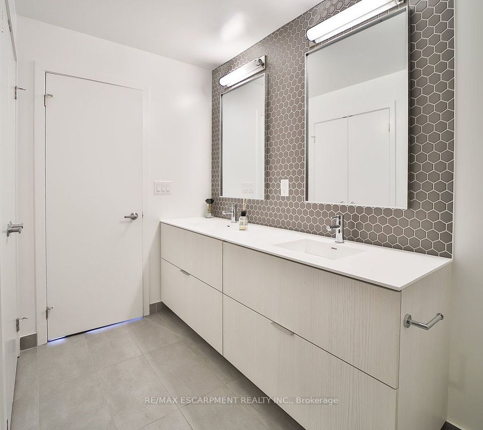 2530 Eglinton Avenue W 102, Mississauga, ON L5M 0Z5 12