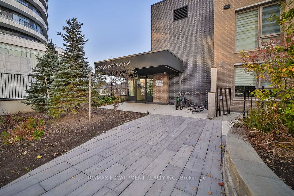 Condo Townhouse at 2530 Eglinton Avenue W 102, Mississauga, ON L5M 0Z5