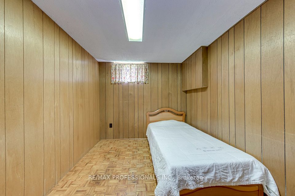 256 Wellesworth Drive, Toronto, ON M9C 4S6 23