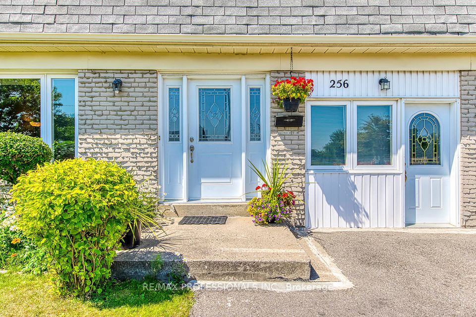256 Wellesworth Drive, Toronto, ON M9C 4S6 2