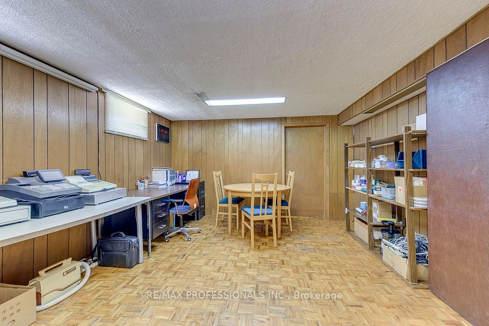 256 Wellesworth Drive, Toronto, ON M9C 4S6 22