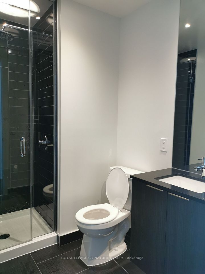 448 Burhamthorpe Road W 6711, Mississauga, ON L5B 0R4 9