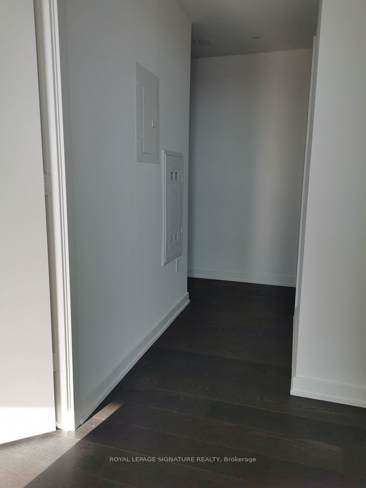 448 Burhamthorpe Road W 6711, Mississauga, ON L5B 0R4 3