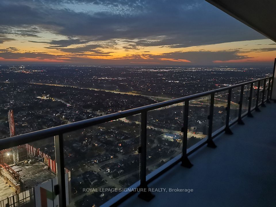 Condo Apartment at 448 Burhamthorpe Road W 6711, Mississauga, ON L5B 0R4