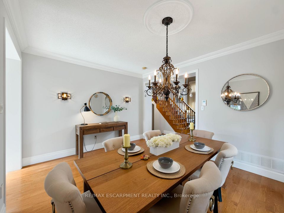 1396 Thorncrest Crescent, Oakville, ON L6M 3Y9 10