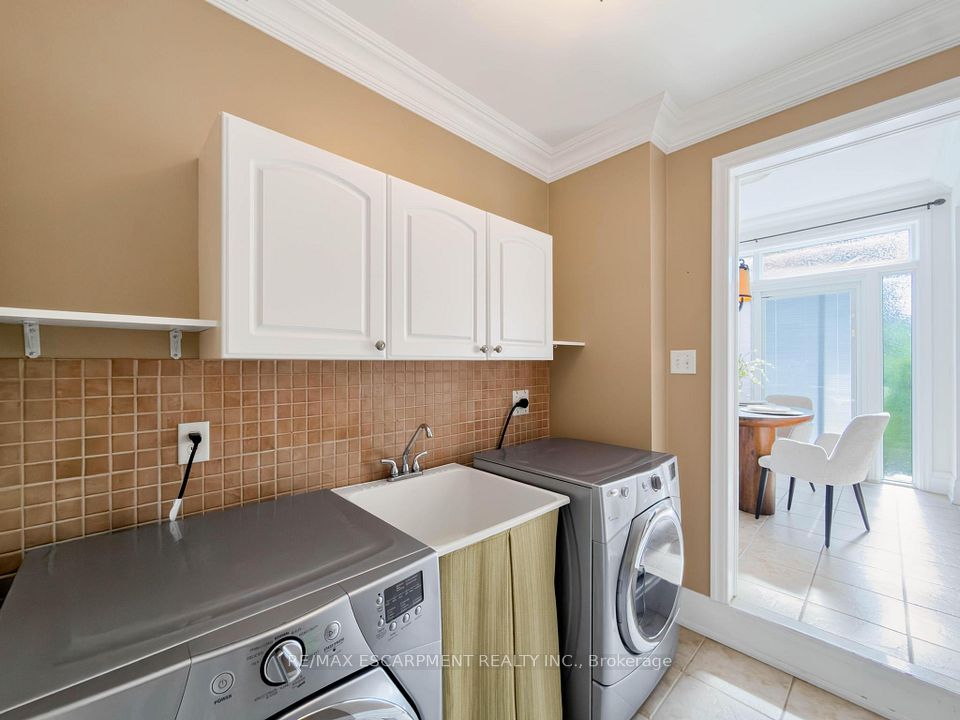 1396 Thorncrest Crescent, Oakville, ON L6M 3Y9 17