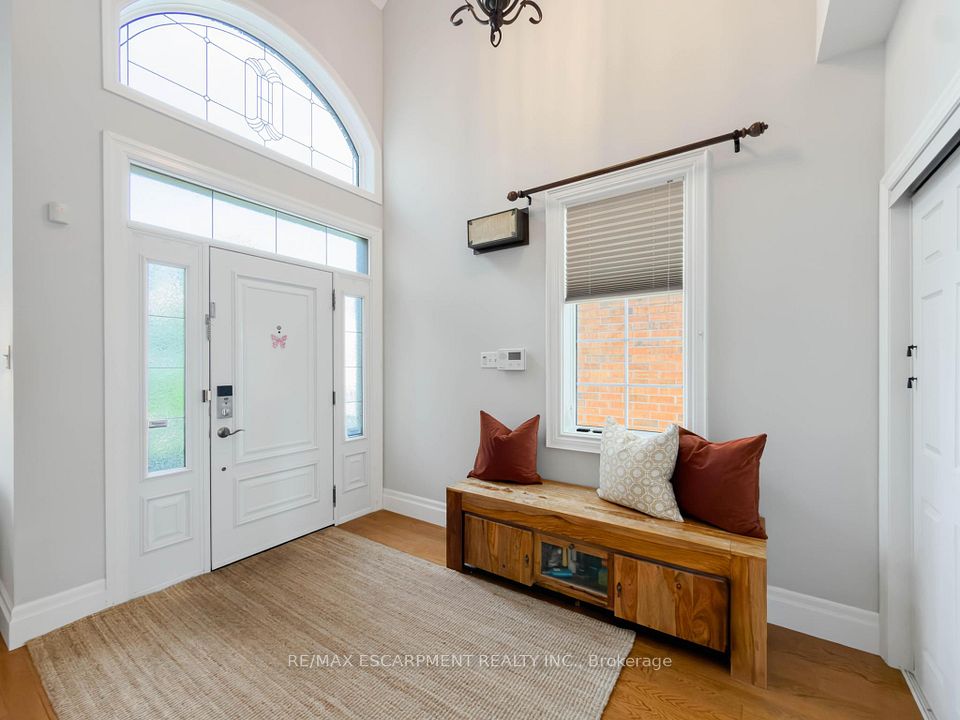 1396 Thorncrest Crescent, Oakville, ON L6M 3Y9 3