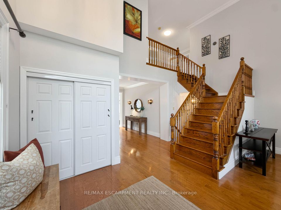 1396 Thorncrest Crescent, Oakville, ON L6M 3Y9 5