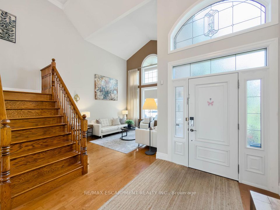1396 Thorncrest Crescent, Oakville, ON L6M 3Y9 4