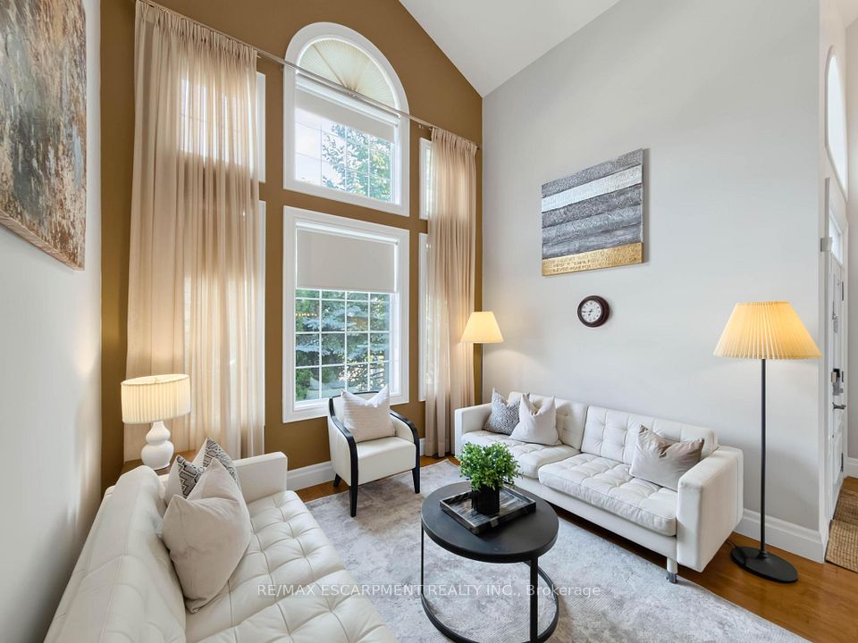 1396 Thorncrest Crescent, Oakville, ON L6M 3Y9 7