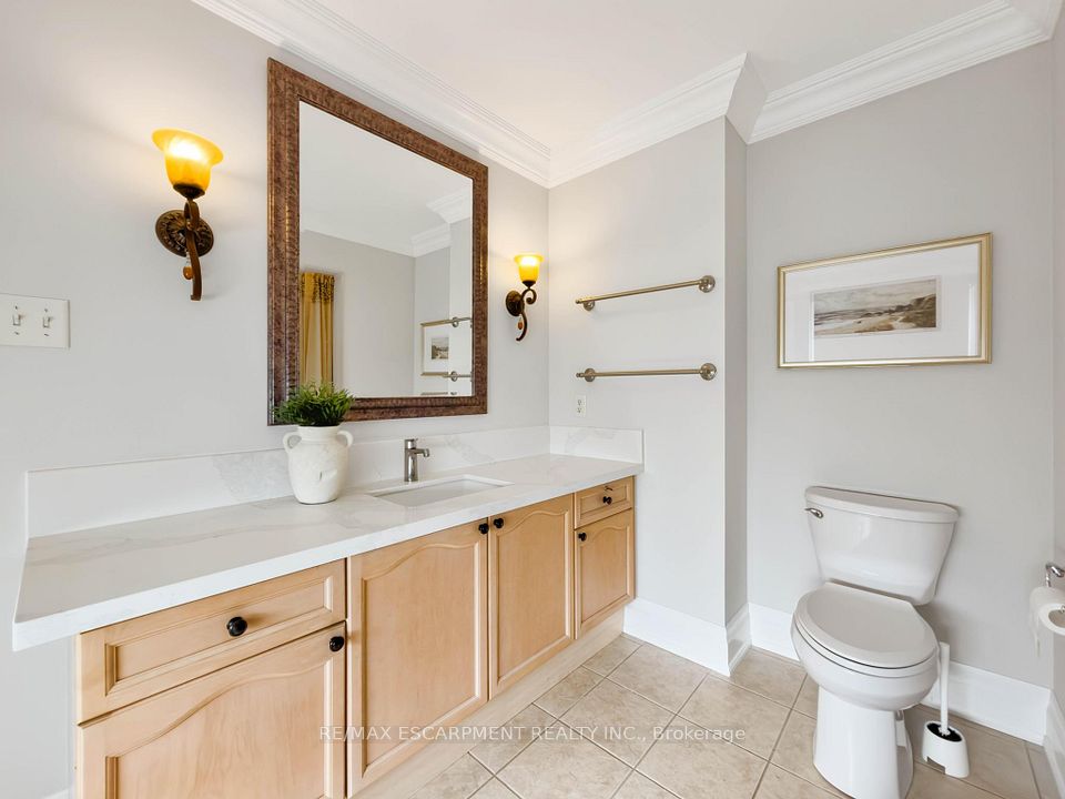 1396 Thorncrest Crescent, Oakville, ON L6M 3Y9 24