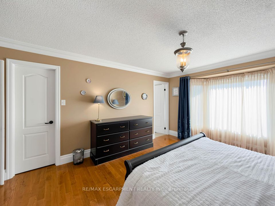 1396 Thorncrest Crescent, Oakville, ON L6M 3Y9 22