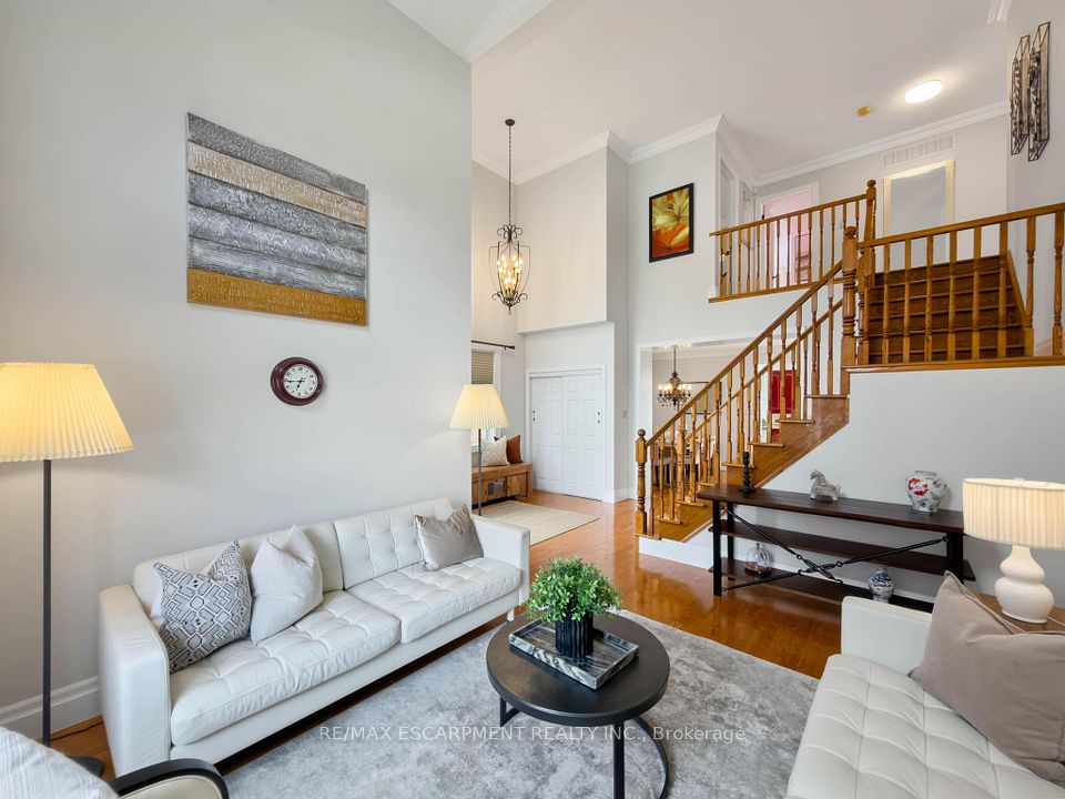 1396 Thorncrest Crescent, Oakville, ON L6M 3Y9 8