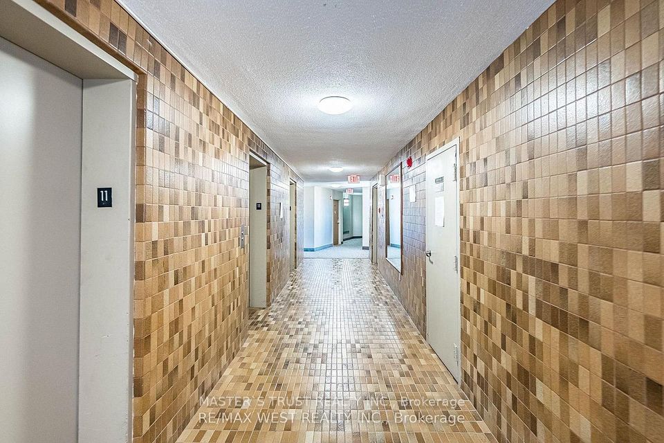 11 Wincott Drive 1105, Toronto, ON M9R 2R9 24