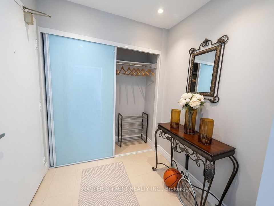 11 Wincott Drive 1105, Toronto, ON M9R 2R9 7