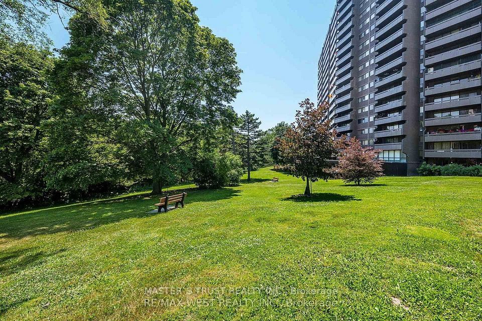 11 Wincott Drive 1105, Toronto, ON M9R 2R9 23
