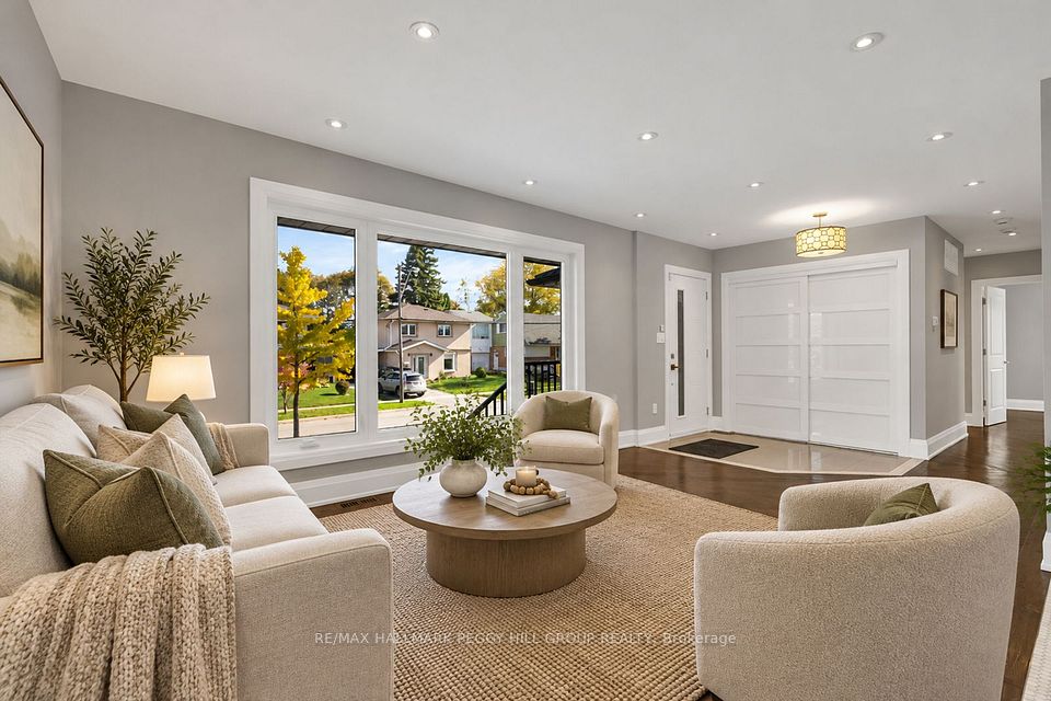 26 Celestine Drive, Toronto, ON M9R 3N1 2