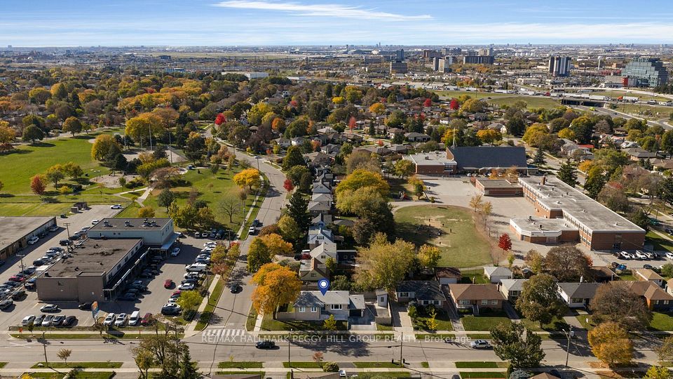 26 Celestine Drive, Toronto, ON M9R 3N1 21