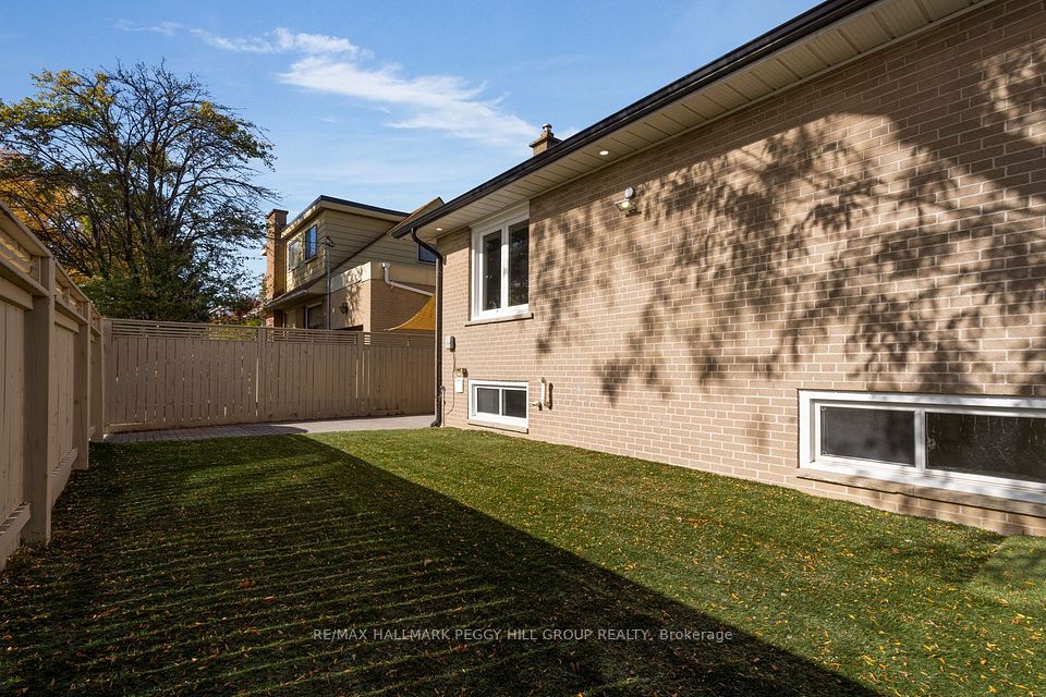 26 Celestine Drive, Toronto, ON M9R 3N1 18