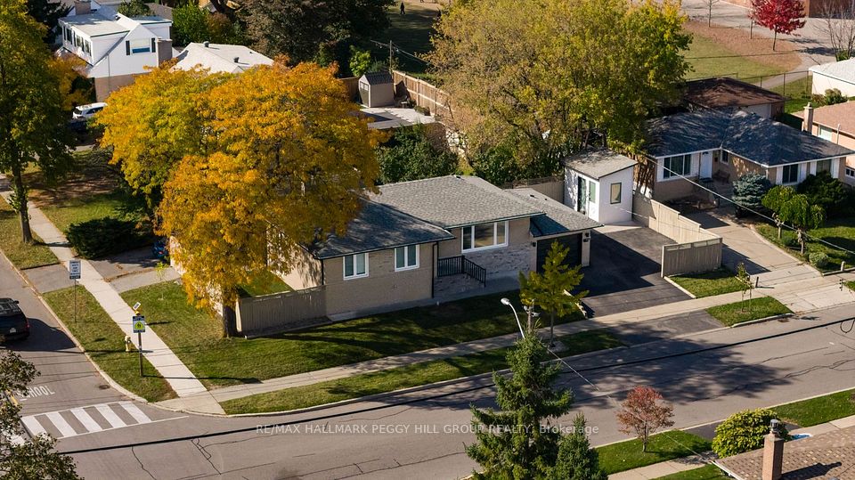 26 Celestine Drive, Toronto, ON M9R 3N1 20