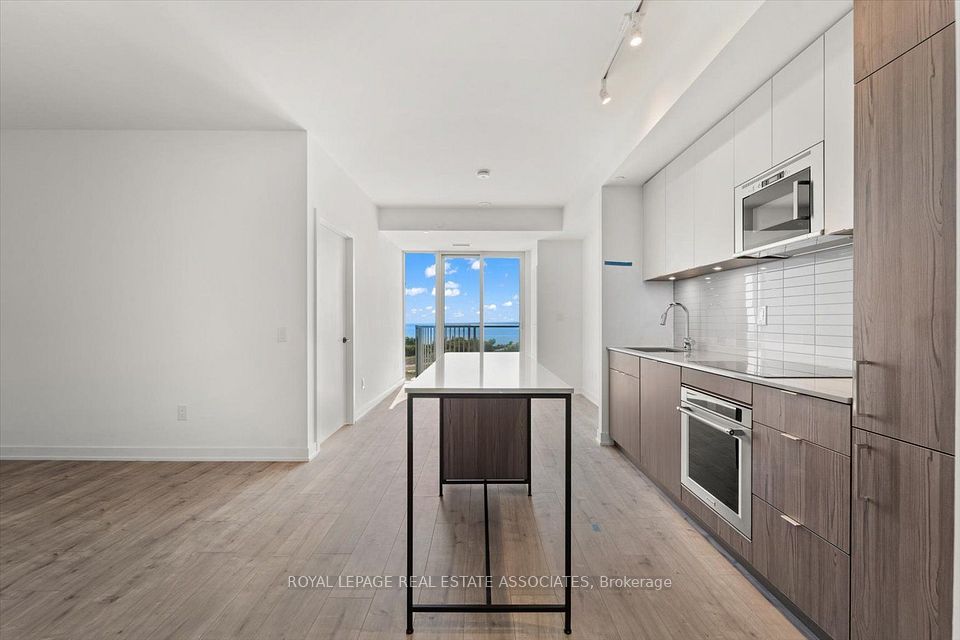 220 Missinnihe Way 1309, Mississauga, ON L5H 0A9 10