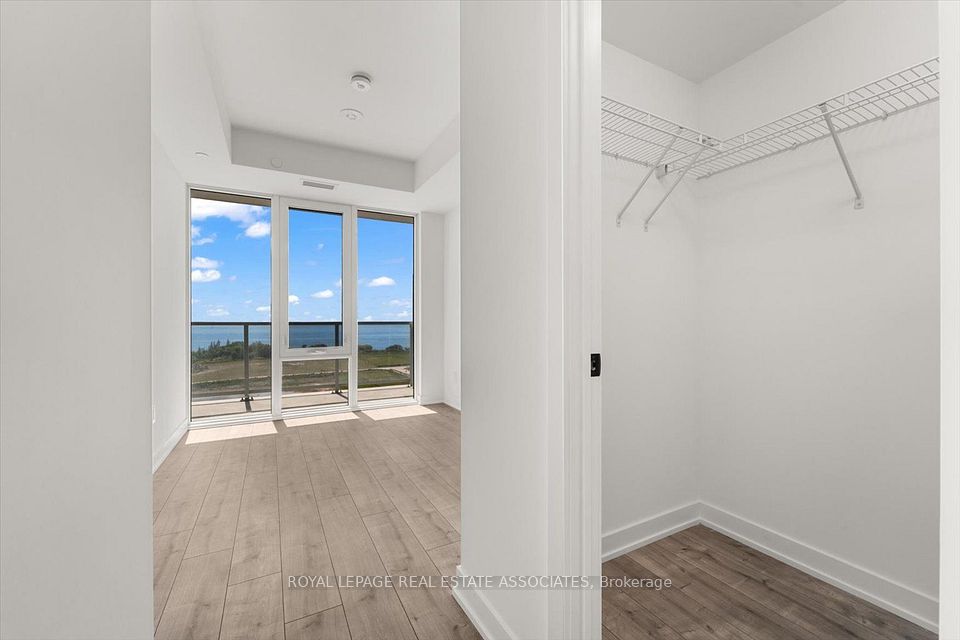 220 Missinnihe Way 1309, Mississauga, ON L5H 0A9 21