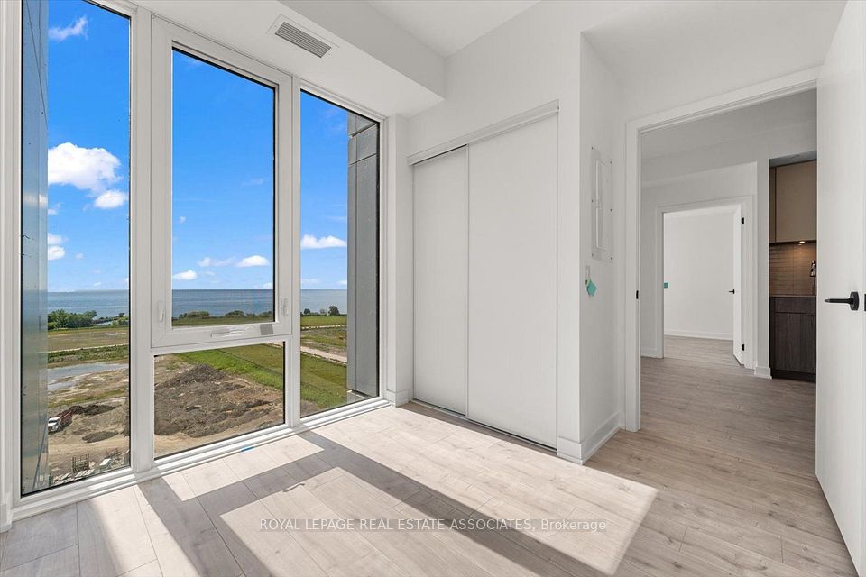 220 Missinnihe Way 1309, Mississauga, ON L5H 0A9 23