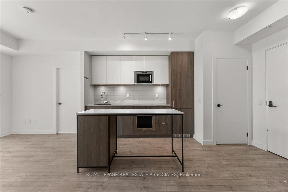 220 Missinnihe Way 1309, Mississauga, ON L5H 0A9 11