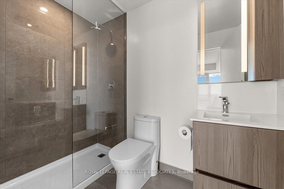 220 Missinnihe Way 1309, Mississauga, ON L5H 0A9 19