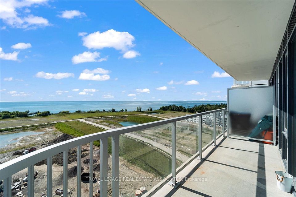 220 Missinnihe Way 1309, Mississauga, ON L5H 0A9 4