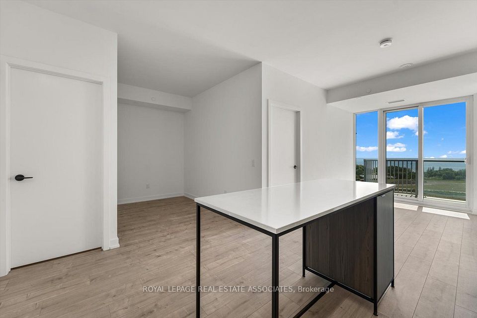 220 Missinnihe Way 1309, Mississauga, ON L5H 0A9 12