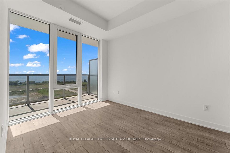 220 Missinnihe Way 1309, Mississauga, ON L5H 0A9 16
