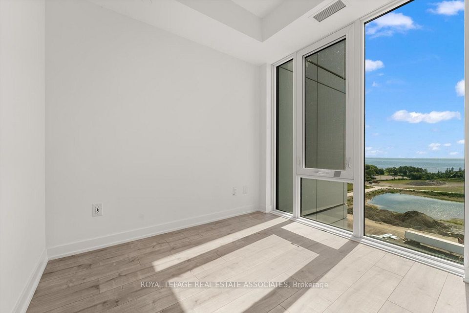220 Missinnihe Way 1309, Mississauga, ON L5H 0A9 22