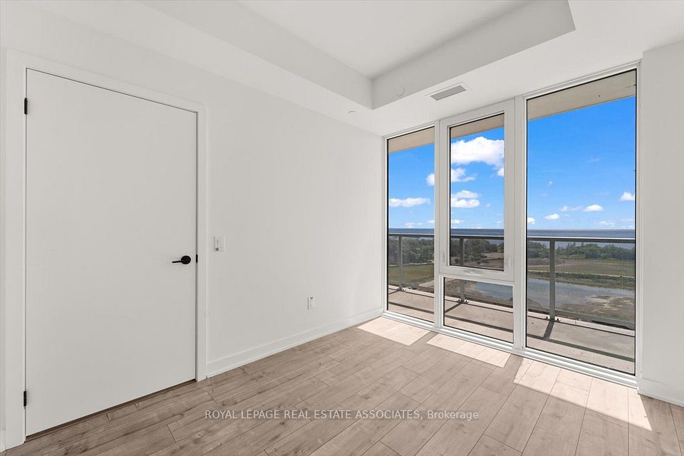 220 Missinnihe Way 1309, Mississauga, ON L5H 0A9 18